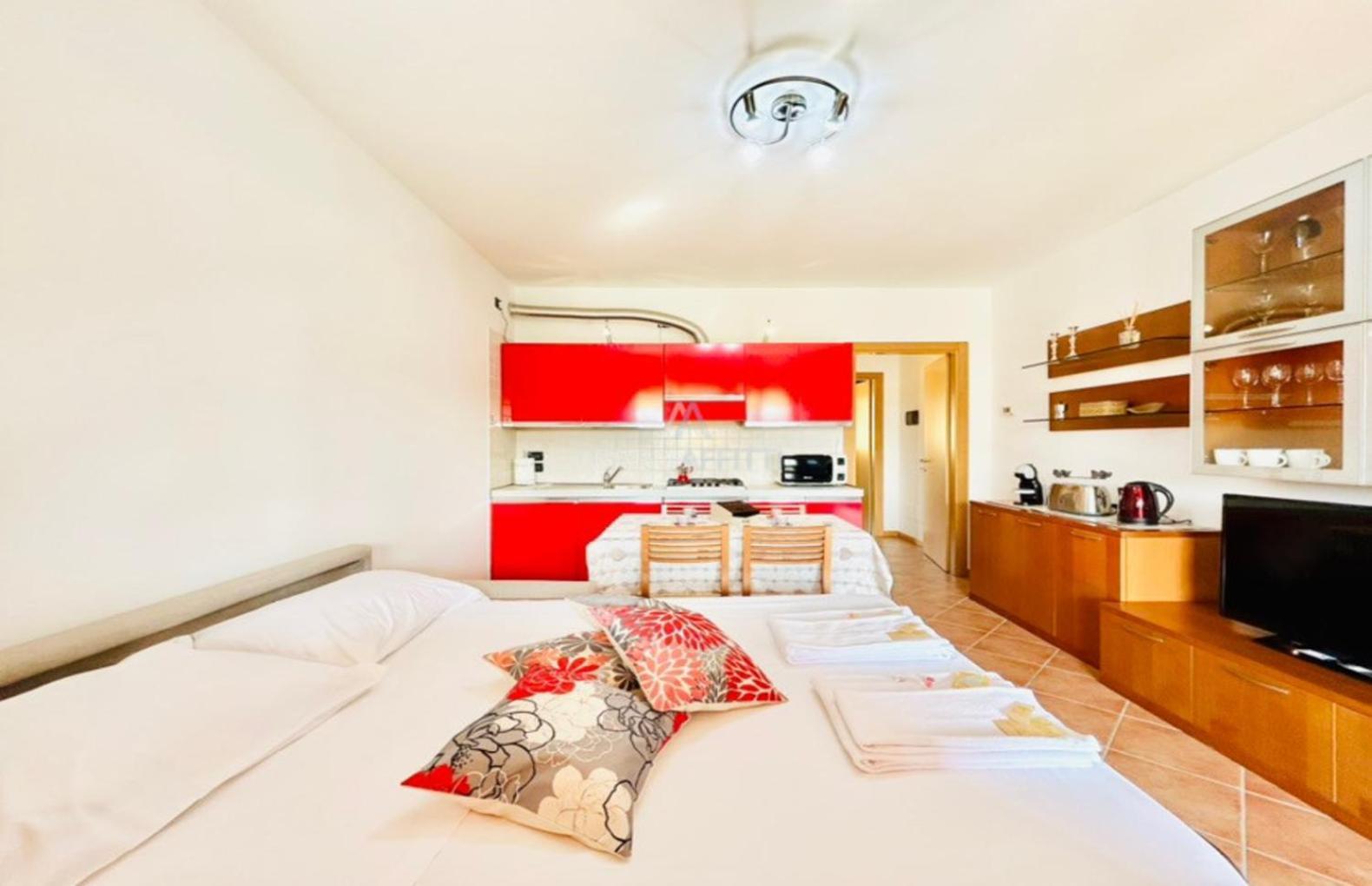 Artemide Apartment - A Soli 150M Dal Lago Di Garda 시르미오네 외부 사진