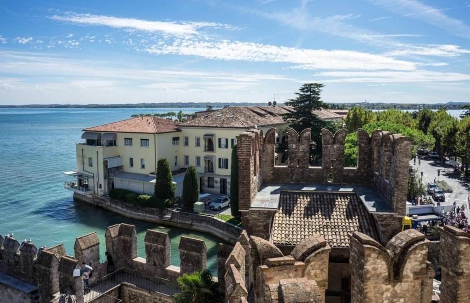 Artemide Apartment - A Soli 150M Dal Lago Di Garda 시르미오네 외부 사진